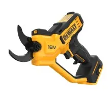 Секатор DeWALT акумуляторний 18В XR Li-lon, діам. гілок 38 мм, вага 3.9 кг (без АКБ та ЗП) (DCMPP568N)