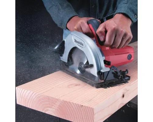 Дискова пила Makita M5802 ручная, 1050Вт, 185мм (M5802)