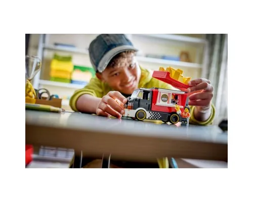 Конструктор LEGO City Вантажівка з картоплею фрі (60488)