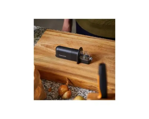Точило для ножів Fiskars Essential (1065598)
