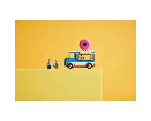 Конструктор LEGO City Вантажівка з пончиками (60452)