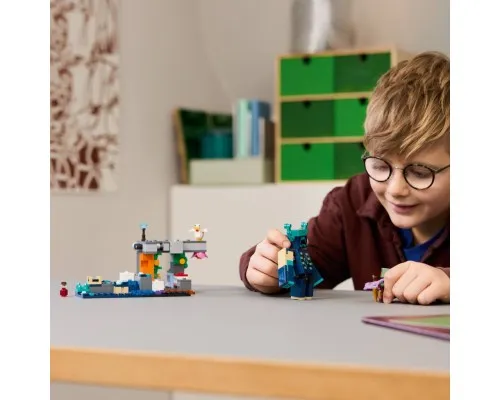Конструктор LEGO Minecraft Зустріч із Захисником (21274)