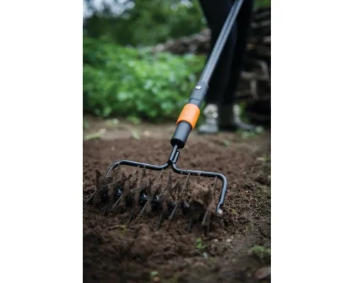 Граблі Fiskars Gardening QuikFit для проколювання газону, 30.5см, 512г (1000689)