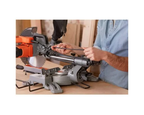 Торцовочная пила Black&Decker 1600 Вт, диск 216х30 мм, 4800 об/мин, XPS, вес 12 кг (BES700)