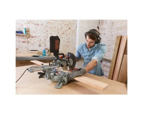 Торцовочная пила Black&Decker 1600 Вт, диск 216х30 мм, 4800 об/мин, XPS, вес 12 кг (BES700)