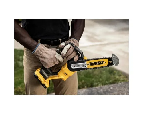 Цепная пила DeWALT мини, 18 В XR Li-lon 5Ah, бесщёточная, шина 20 см (DCMPS520P1)