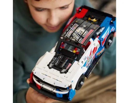 Конструктор LEGO Technic NASCAR Next Gen Chevrolet Camaro ZL1 672 детали (42153)