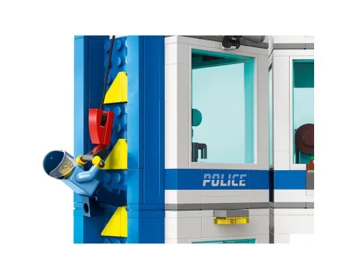 Конструктор LEGO City Поліцейська академія 823 деталей (60372)