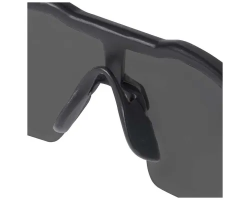Захисні окуляри Milwaukee поліпшені, затемнені (4932478764)