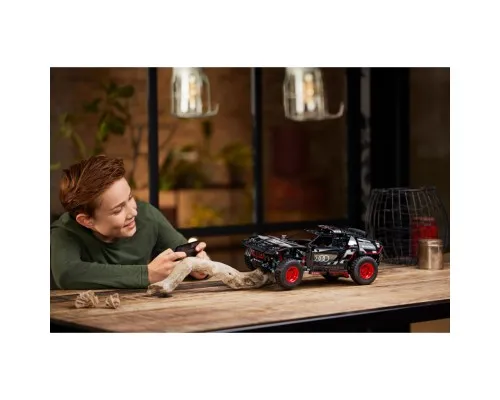 Конструктор LEGO Technic Audi RS Q e-tron 914 деталей (42160)