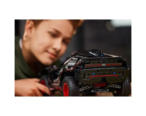 Конструктор LEGO Technic Audi RS Q e-tron 914 деталей (42160)