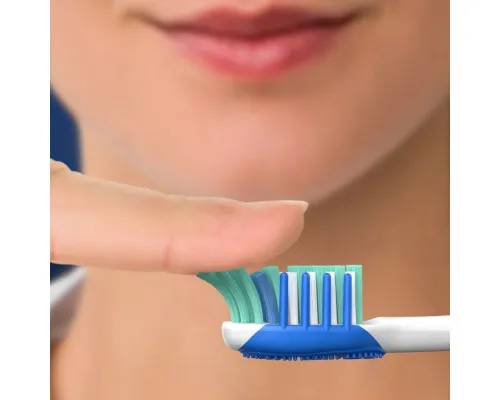 Зубная щетка Oral-B 3D White Fresh Medium 2 шт. (3014260111762)