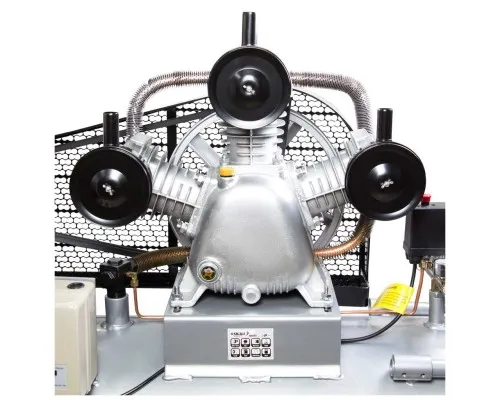 Компресор Sigma ремінний трициліндровий 380В 5.5кВт 865л/хв 10бар 200л (7044761)