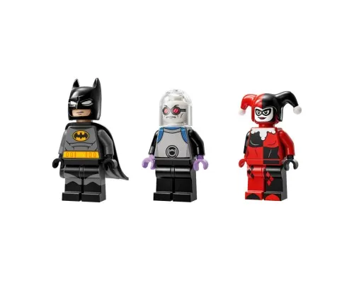 Конструктор LEGO Batman Бетмен на бетмобілі проти Харлі Квін і Містера Фріза (76274)