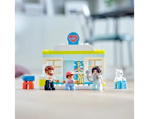 Конструктор LEGO DUPLO Town Поход к врачу 34 детали (10968)