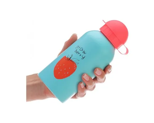 Поильник-непроливайка Cool For School Strawberry, 500 мл., голубая (CF61303)