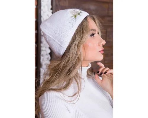 Жіноча біла шапка, з квітковою вишивкою, 167R7782