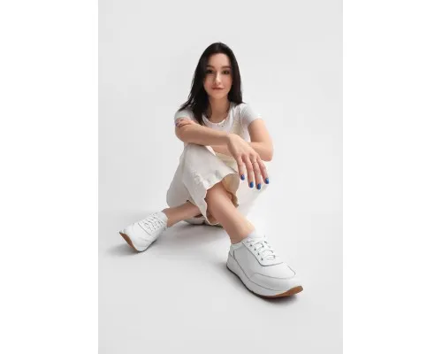 Білі жіночі кросівки з натуральної шкіри з декоративним задником