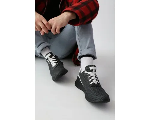 Чоловічі кросівки із сітки сірого кольору