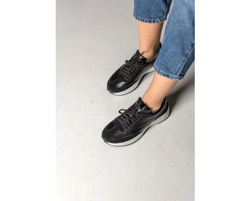 Жіночі легкі кросівки чорного кольору із натуральної шкіри з замшевими вставками