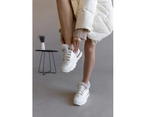 Білі шкіряні кросівки жіночі на хутрі зимові