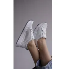 Білі жіночі перфоровані кросівки