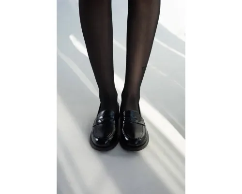 Стильні чорні лакові туфлі