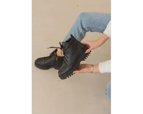 Жіночі чорні шкіряні черевики демісезонні