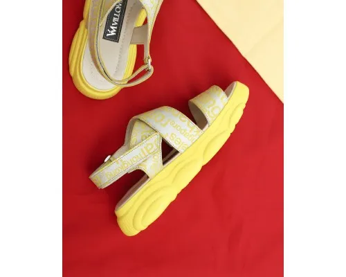 Жовті босоніжки у спортивному стилі